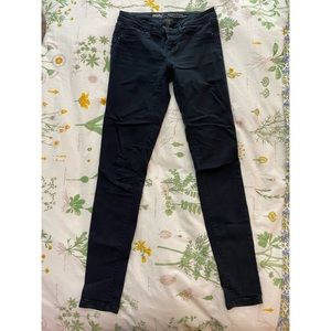 mid-rise black jegging